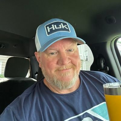 EstebanGuzman11's profile picture. 