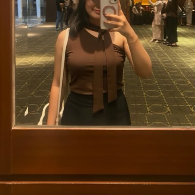 kiszmiz's profile picture. 