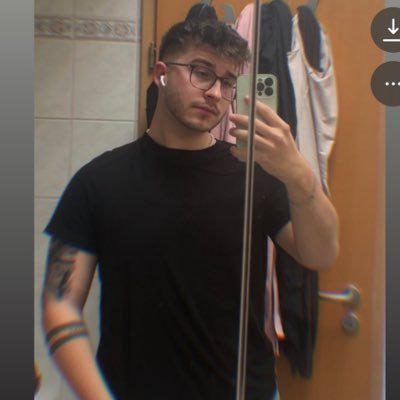 unluckyT7's profile picture. 