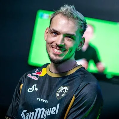 ZwyrooPL's profile picture. 🟣 Codzienny stream 9:30 twitch/.zwyro 🟣
Polski profil Zwyroo, moze cos wiecej tu kiedys dodam