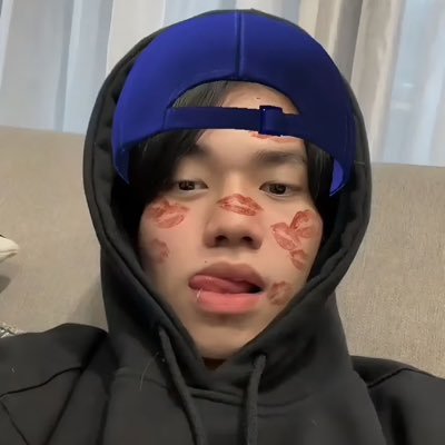 jay0nly_'s profile picture. hobby? shopping🛍