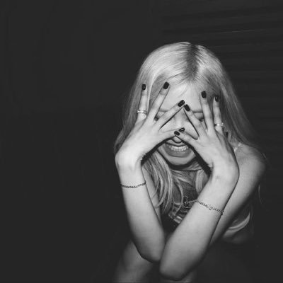 ellenmores_'s profile picture. 