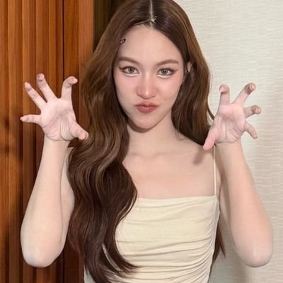 ravena_thalia's profile picture. It's me, hi, I'm the problem, it's me..