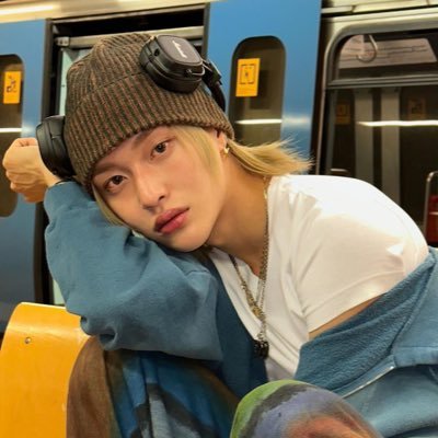 dheywhhshneu's profile picture. 