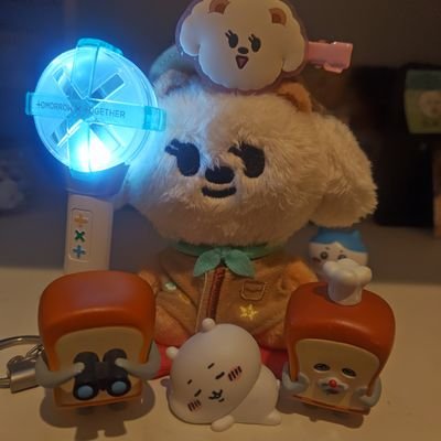 rainbowman0610's profile picture. ライブを楽しみたい大人さん。
ミニマリストに憧れつつ、MrsGreenAppleとTXTとちいかわとパンどろぼうと家族を愛する人。
哲学の勉強も好き。