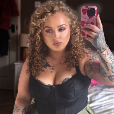 ashleighnaomi's profile picture. im backkkkkkk