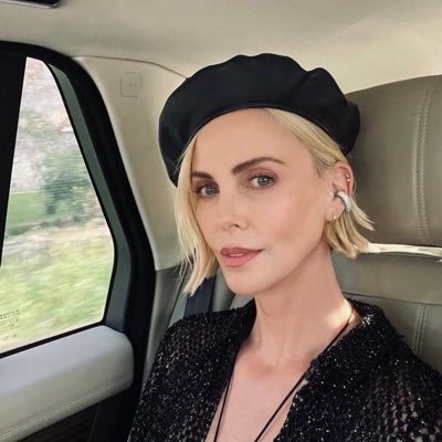 charlizethizd's profile picture. 