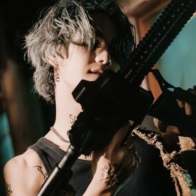 selenadorajeff's profile picture. หัดเล่นทวีตเพราะน้าเจฟ🌻
All roads read to Jeff Satur. My Roman Empire♛☼☽ 
ปีหน้าจะเบครั้งแรกจะกดทันมั้ย ร่ำไห้😭😭😭
晶晶 𝑏𝑜𝑟𝑛𝑡𝑜𝑑𝑖𝑒𝑜𝑛𝑒𝑑𝑎𝑦🥀🌹