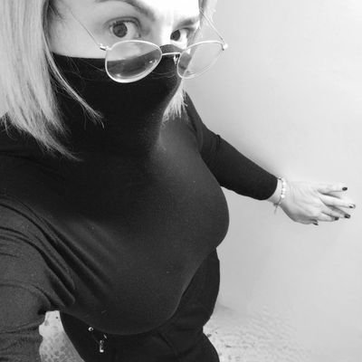 EleAlMaradona's profile picture. Qui niente politica né drammi mondiali. Questo profilo è la MIA pausa caffè mentale: risate leggere e notizie importanti quanto il colore dei calzini ad agosto