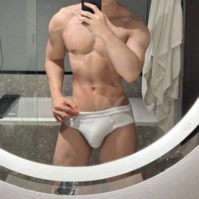 brazzer18202's profile picture. 分享日常，180.75.18,1S，成人空间未成年🈲，喜欢的宝贝关注一下吧!