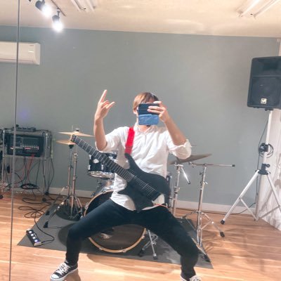 laritanium_note's profile picture. Dtmr. ギタリスト.時々旅行民⛺️🌙