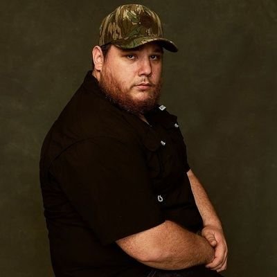 LukesChatPage's profile picture. Chat with Luke Combs.