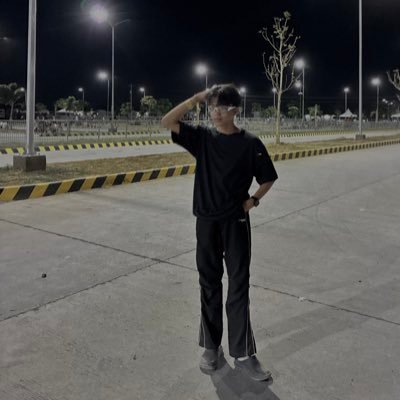 h1ronooo's profile picture. 𝐭𝗼 𝐋𝐢𝐯𝐞 𝐚𝐧𝐝 𝐭𝗼 𝐒𝐮𝐫𝐯𝐢𝐯𝐞.🍂 |