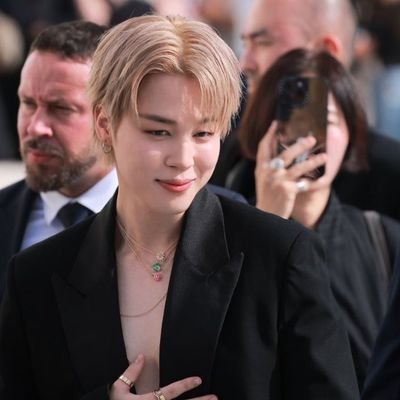 BTSlavie's profile picture. BTS stan💜
you never walk alone 🫰