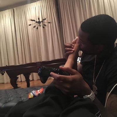 x201neof1ne's profile picture. illusion🎱