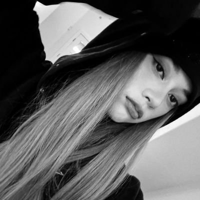 wtfisbrielle's profile picture. 𝟑𝟓’ 𝐹𝑢𝑑𝑑. | 🇧🇷
 só falo sobre a ariana grande, katseye, basquete e mulher.