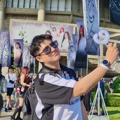 siriwat33's profile picture. Keep intouch |