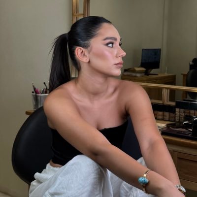 ucancallmeshell's profile picture. 