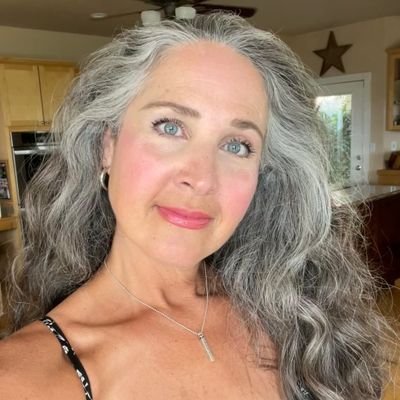 LilyAdams126722's profile picture. ✨ embracing my tangles of glitter  
🤍 ditched the dye 5.26.22
Customer Support representative at Tesla inc. Affiliate AI Space X