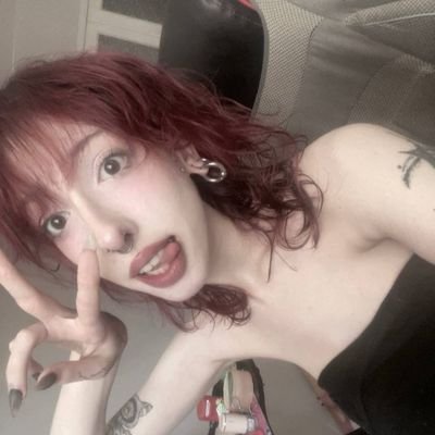 cutie_evaa's profile picture. 🖤 18 y.o. petite alt girl
🌸 tattoed beauty
😈devil inside

Here you can talk to me : https://t.co/KzssvgxBmR