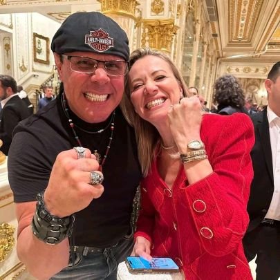 c14470846's profile picture. Former competitive bodybuilder/wellness industry entrepreneur,former political consultant/campaign manager,Radio talkshow host, Q-Patriot Street Fighter.🇺🇸