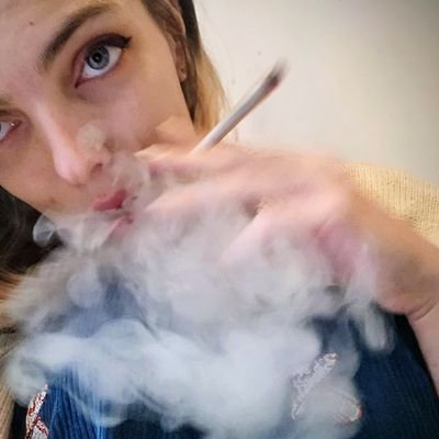 Pawonyq1's profile picture. catin de Babylone, folle aux chats de mon entourage, appellez les hendeks ou appelez les secours