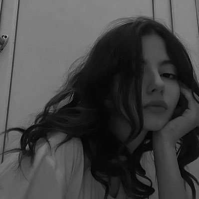 _EIRA_0's profile picture. Too glam to give a damn 🕷️