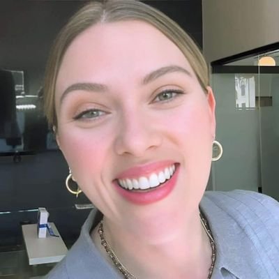 lovelyscarllet's profile picture. only fan page