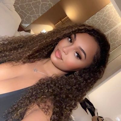 AminaEllen's profile picture. 