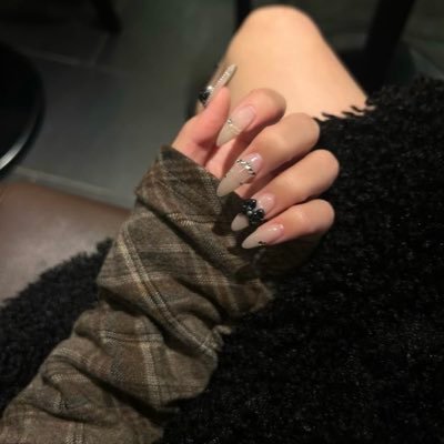 _llvny's profile picture. 18