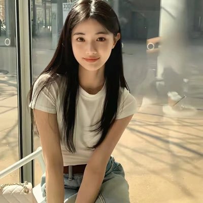 xiaotong077's profile picture. 谢谢你的关注，每天更新喔，可线下！✈️（不关注不回复）