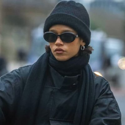 hereeformia's profile picture. who let the light in