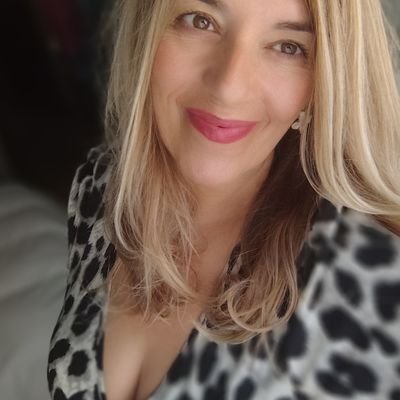 SilviaM169's profile picture. Rubia pero lista. Picapleitos de reconocidísimo prestigio ⚖.
Letrada Versada. Abogada disfrutona.  Asturiana y  un poco gallega.
Hoy es siempre, todavía 🍀🦔🍉