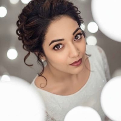 Mishti00493418's profile picture. life is a balance of holding on and letting go ❤️