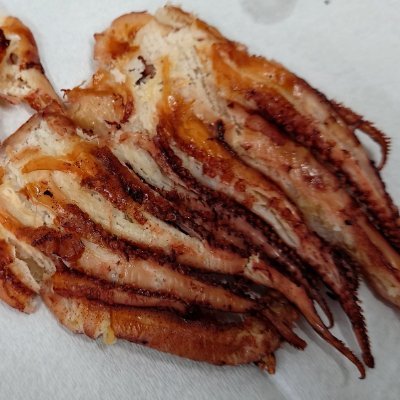 Mrsquidsaga's profile picture. 小島食品工業製造部所属。推し達のためにゲソを焼くオタク。以前は仮名でスクイッドと名乗っていました。極度の人見知りゆえ、色々と御迷惑をおかけするかもしれませんが、御無礼を御許しください。