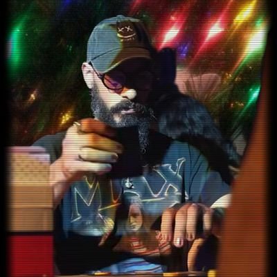 elbarbageek's profile picture. Maracucho, papá, esposo & PTCG player