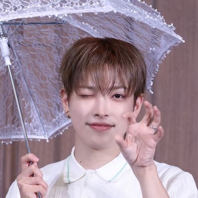 AtoZ_3month's profile picture. 해가 뜨네요. 고요한 새벽 당신의 뒤척임 마저 사랑할게요.