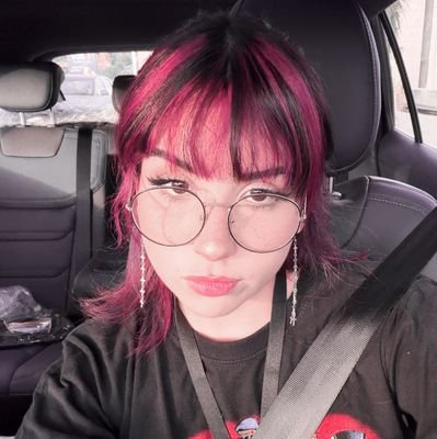 redelledoll's profile picture. vr. 24 ❯   ⠀ 𐚁᭢༘۠  ┈─  living my own golden rom(a)ntic film  ָ࣪ ❍  ࣪ ˖  . 𝟶𝟺𝟷𝟸 𝐒𝐆