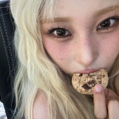 st4rvvoid's profile picture. professional ★ver and binger  𓆩𓆪  19