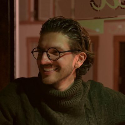 aghayehesam's profile picture. مثلاً موزیسین | سبز زیتونی | صرفاً نظر شخصی