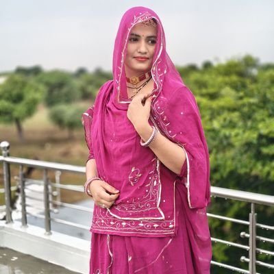PoojaGuler32285's profile picture. 