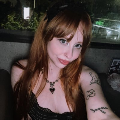 _nanadix's profile picture. millenial, into vk since 2009 | cats and seals 🦭✨🐱