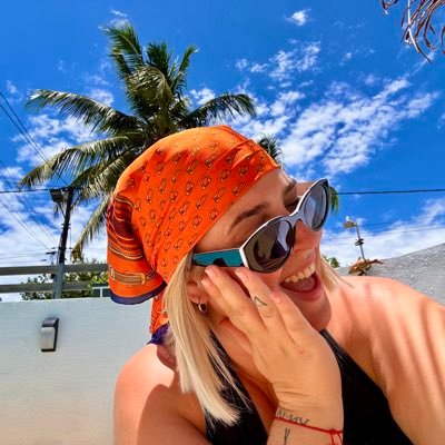 pacros_julia's profile picture. ☼ one day you’ll leave this world behind, so live a life you will remember ☼