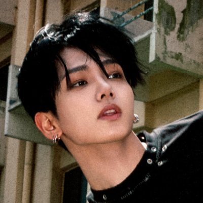 rasimyungjae's profile picture. 𝗥𝗮𝘀𝗶 𝗟𝘂𝗺𝗮,     the wound is the place where the light enters you.