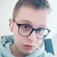 MleczusPolarek's profile picture. Jestem Mleczus oraz jestem TikTokerem, jestem osobą niepełnosprawną intelektualnie umysłowo, chciałem być politologiem po studiach ale Giertych to zepsuł :(