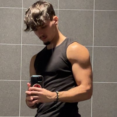 _tomokaa__'s profile picture. Se Deus quiser ☝🏽| tout pour les animés et l’@OM_Officiel💙 | 🇫🇷🇵🇹