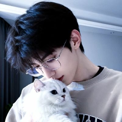 apoet99999's profile picture. तुझे शायरी पसंद है और 
मुझे शायरी में तुम .❤️