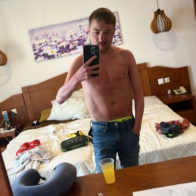 tom1994oliver's profile picture. i support Leeds United 💛💙 born with a congenital heart condition