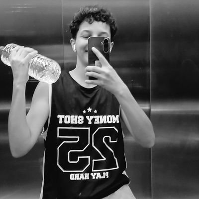 afroditfirari's profile picture. he/ they/ them-
ey iki adımlık yerküre
senin bütün arka bahçelerini gördüm ben!