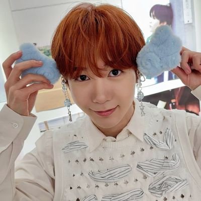 jisungnniew's profile picture. cutting my self  /  nct deidad